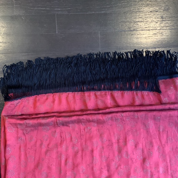 Red Shawl - Picture 2 of 4